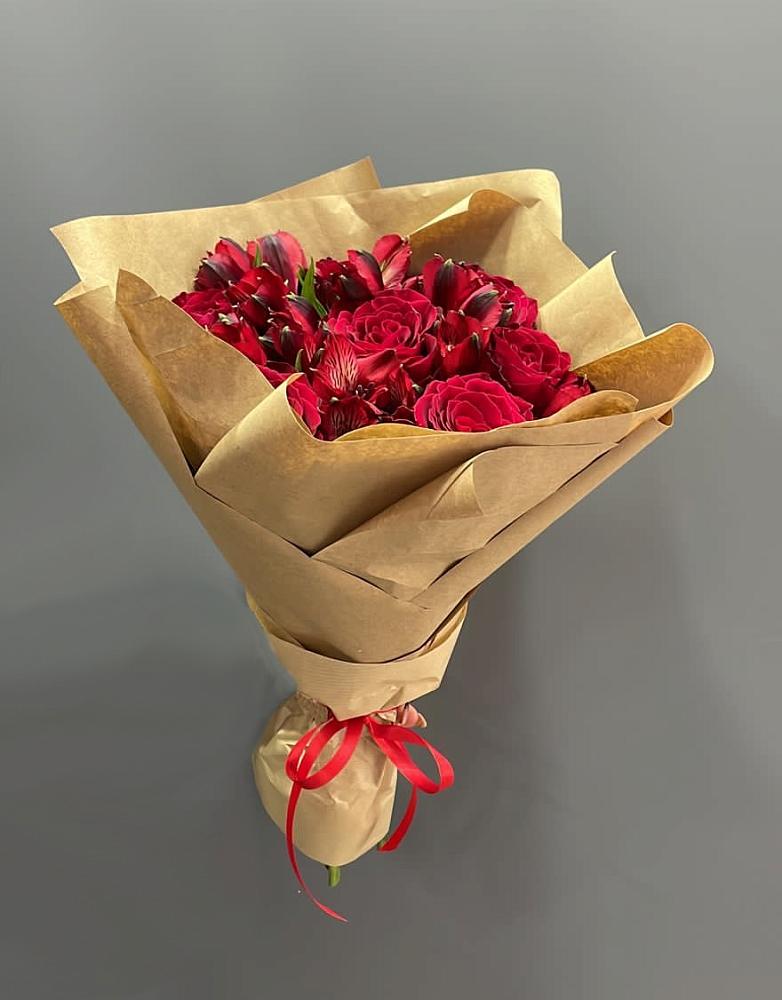 Букет цветов из: Альстромерии и Розы в Теткино