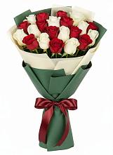 Букет Микс из красных и белых роз в Теткино