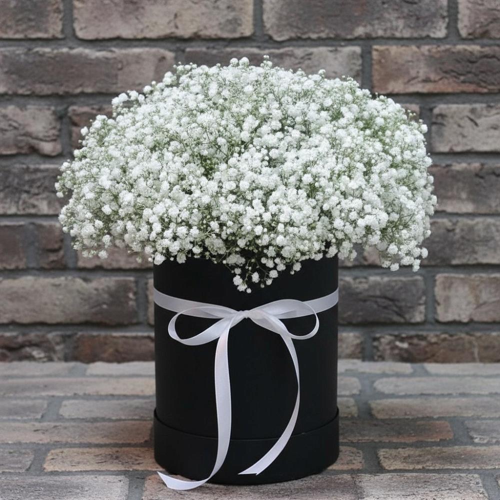 Цветочная композиция из Гипсофила в шляпной коробке в Теткино