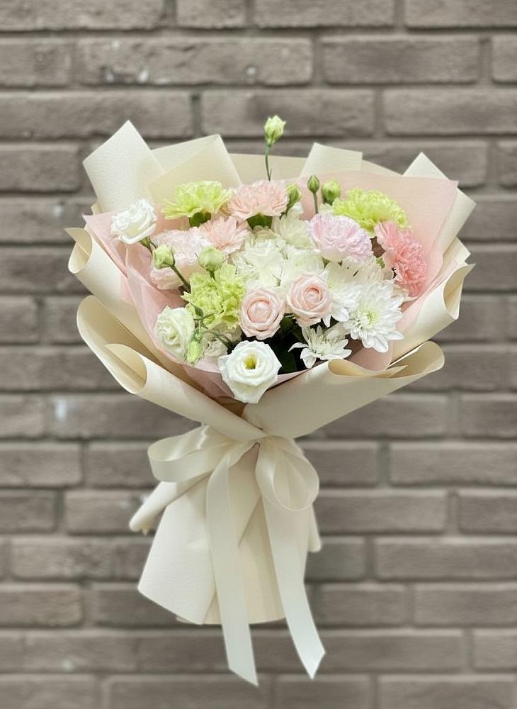 Букет цветов из: Гвоздики, Розы, Лизиантусы и Хризантемы в Теткино