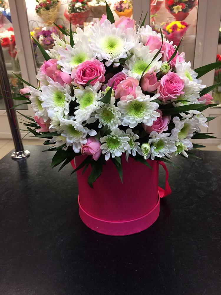 Цветочная композиция из Розы и Хризантемы в шляпной коробке в Теткино