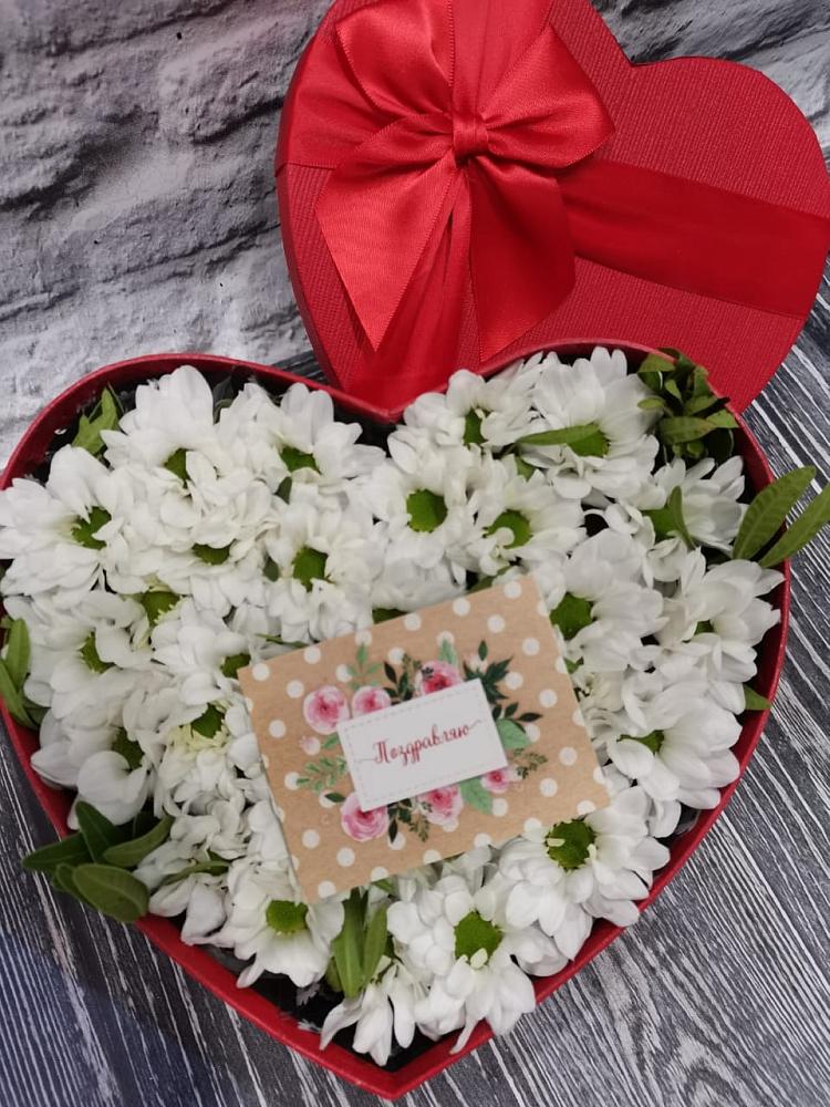 Цветочная композиция из Хризантемы в виде сердца в Теткино