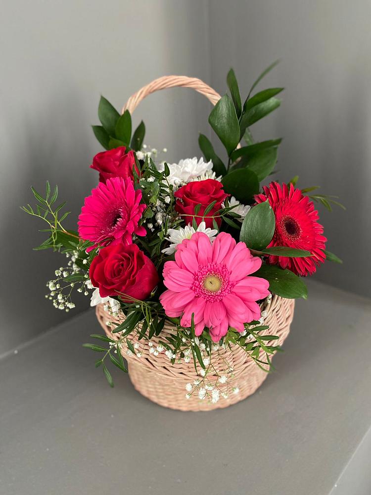 Цветочная композиция из Розы, Хризантемы и Герберы в корзине в Теткино