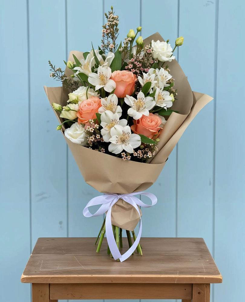 Букет цветов из: Альстромерии, Лизиантусы, Розы и Хризантемы в Теткино