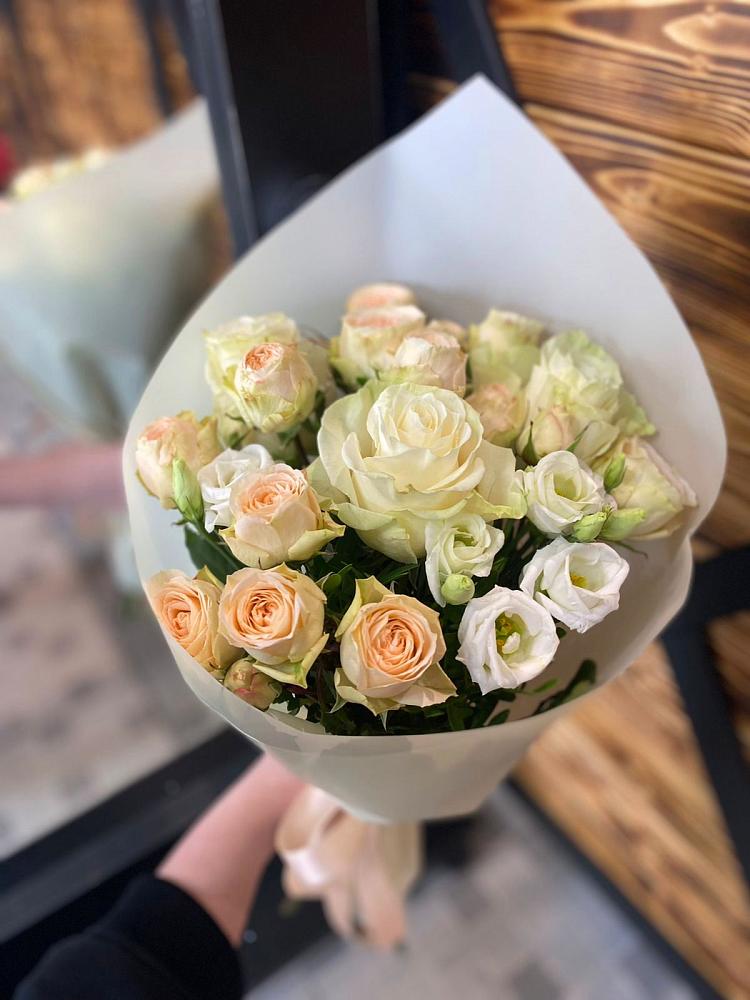 Букет цветов из: Розы и Лизиантусы в Теткино